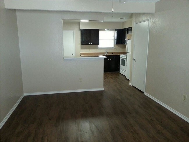 Building Photo - 646 S Rogers Rd