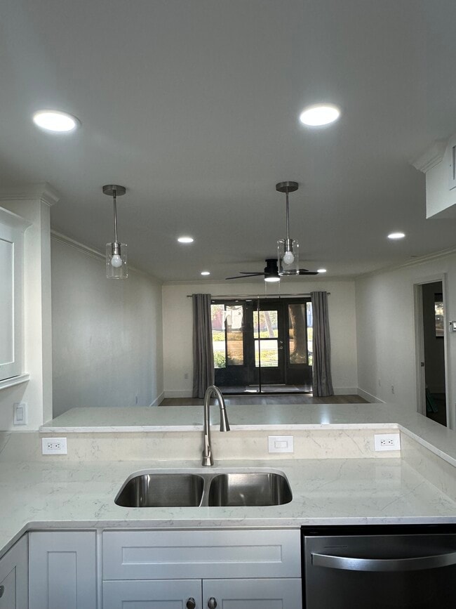 Foto del edificio - 401 Airport Ave E