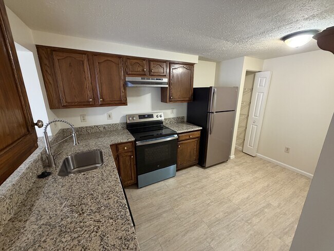 Foto del edificio - 542 Hollyberry Way