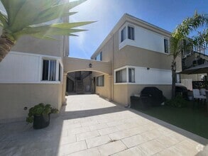 Building Photo - 729 Ensenada Ct
