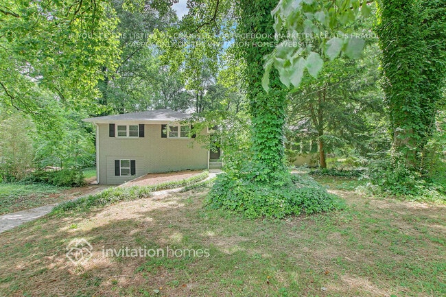 Building Photo - 5747 Woodland Dr