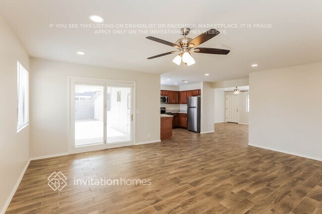 Foto del edificio - 7438 W Carol Ave