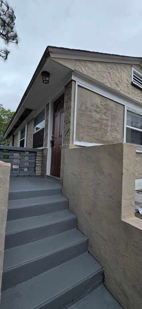 Building Photo - ONE BEDROOM ONE BATHROOM NEWLY RENOVATED A...