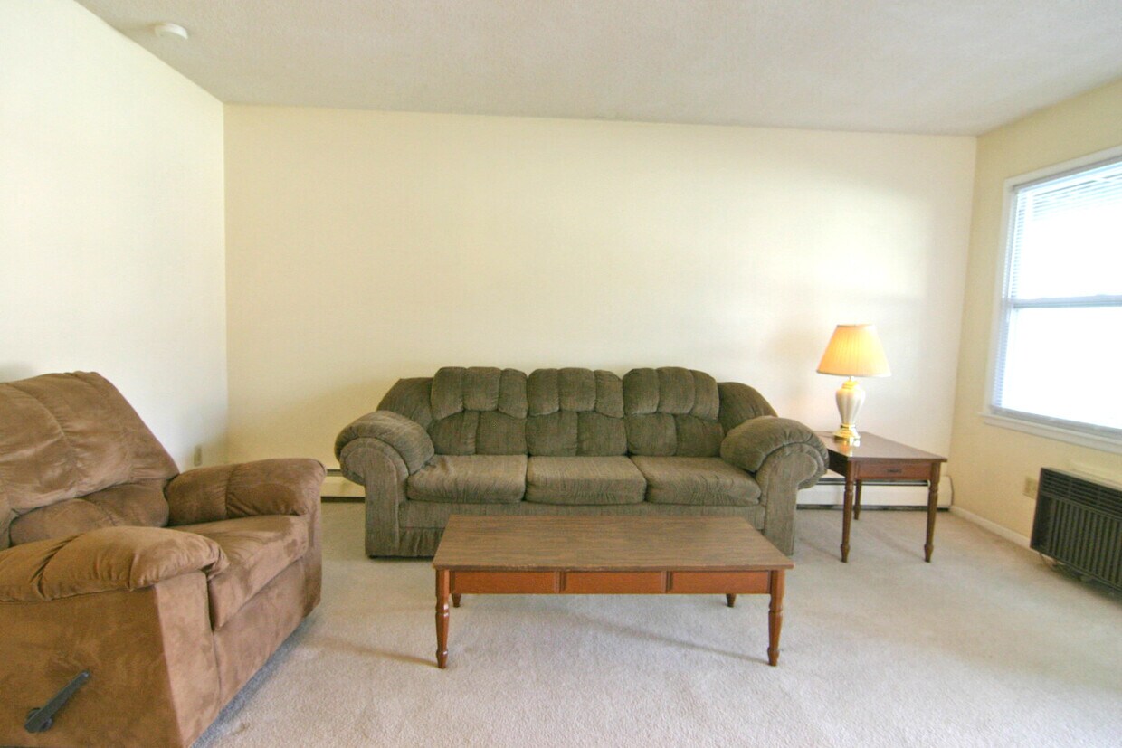Primary Photo - 2925 Woodland Ave