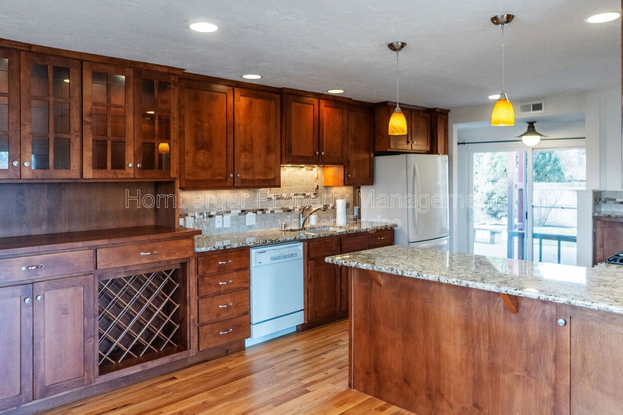 Foto principal - 1003 W Eastmont Way