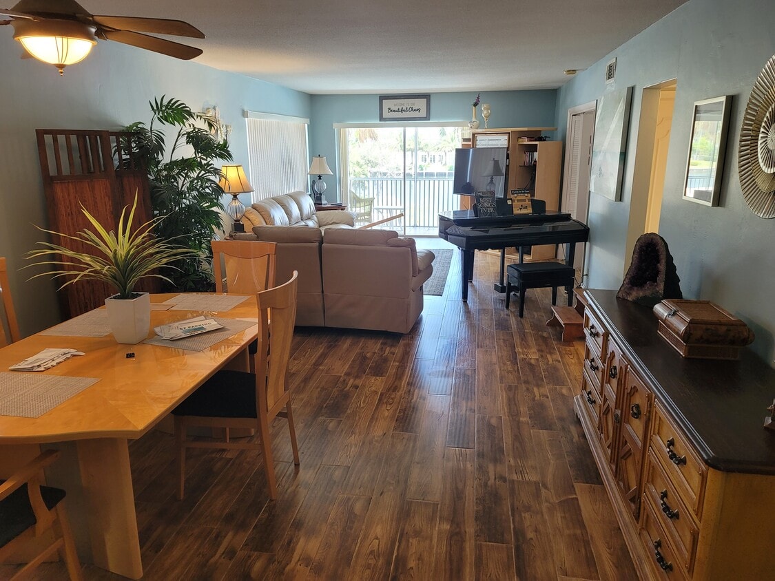 LIVING/DINING ROOM - 1166 Hillsboro Mile