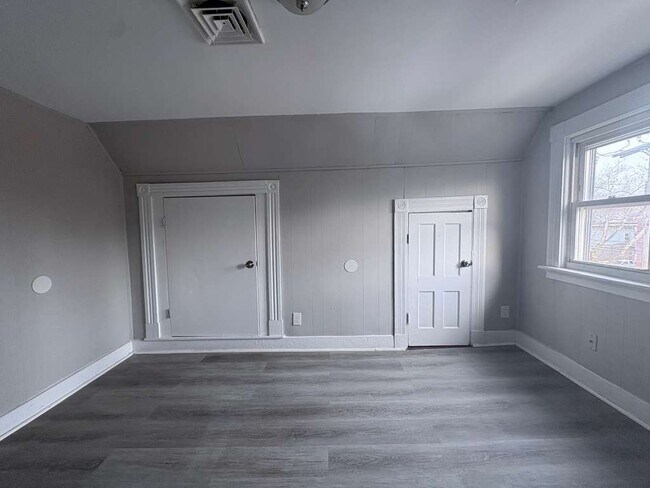 Foto del edificio - 578 Howard Ave