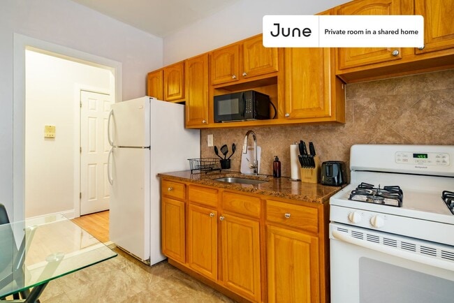 Building Photo - Room in Shared 2 bed/1 bath home