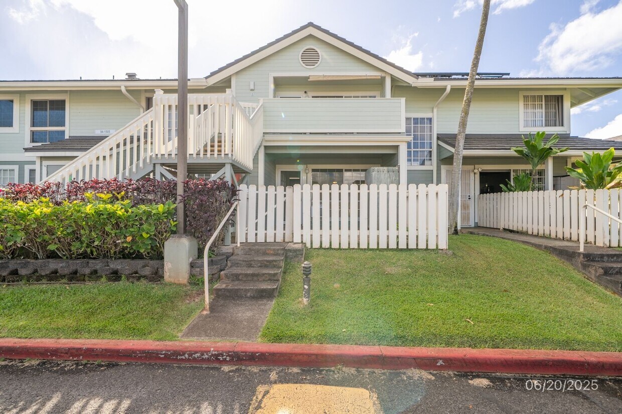 Foto principal - MOVE IN READY! 2/1.5/2 Renovated Unit, Cen...