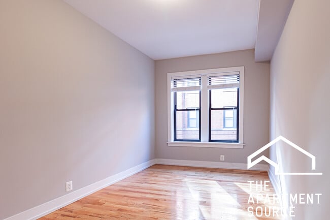 Foto del edificio - 3523 N Racine Ave