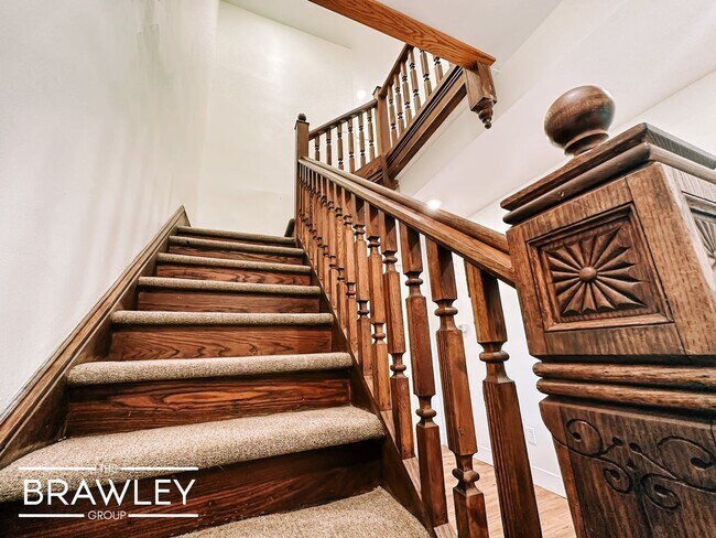 Building Photo - **NEW REMODEL** (AUGUST 2026) INCREDIBLE L...