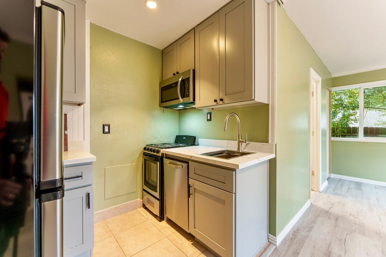 Foto principal - 7835 S 126th St