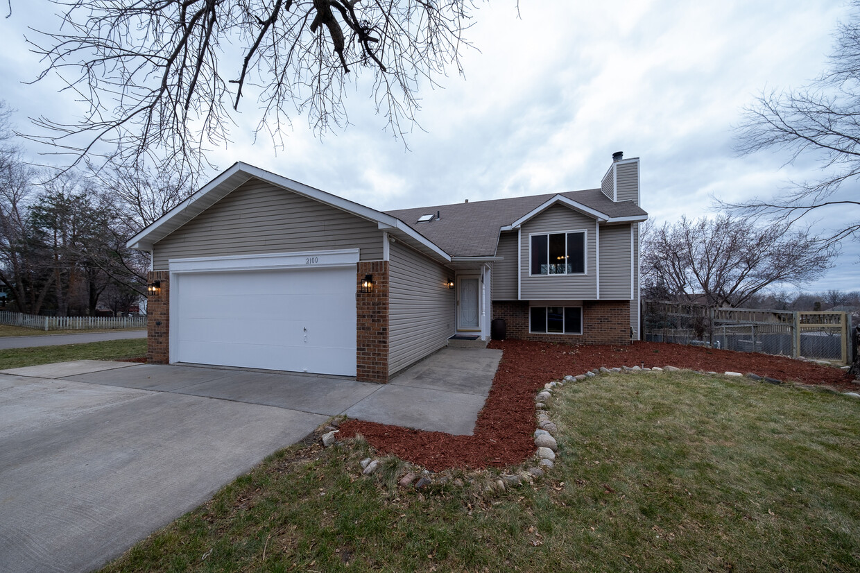 Foto principal - 2100 Eagle Bluff Dr