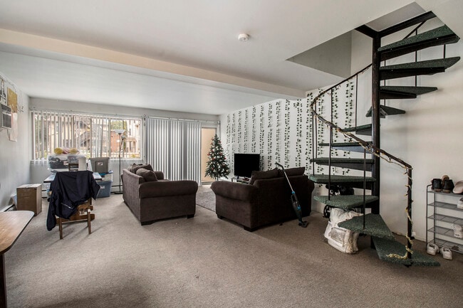 Building Photo - 1327 Wilmot St