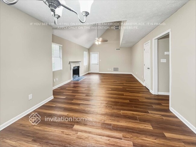 Foto del edificio - 6611 Crossing Creek Point