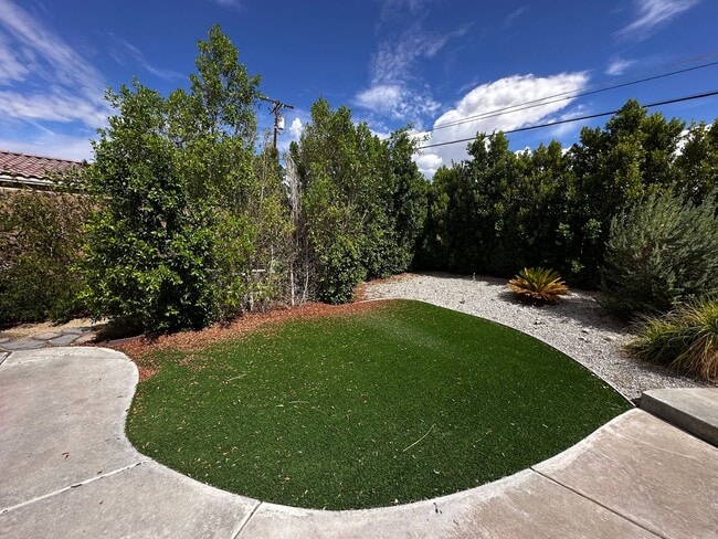 Foto del edificio - 12800 Miracle Hill Rd