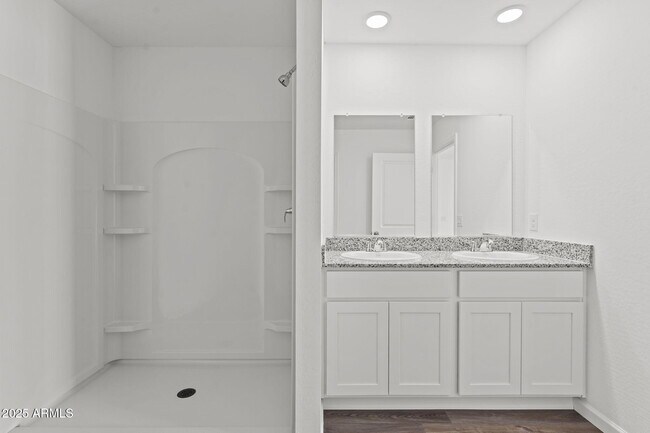 Foto del edificio - 716 Dylan Ct