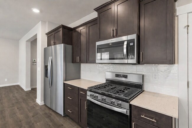 Foto del edificio - Beautiful large newer build 4 bedroom in Lipoma Firs!