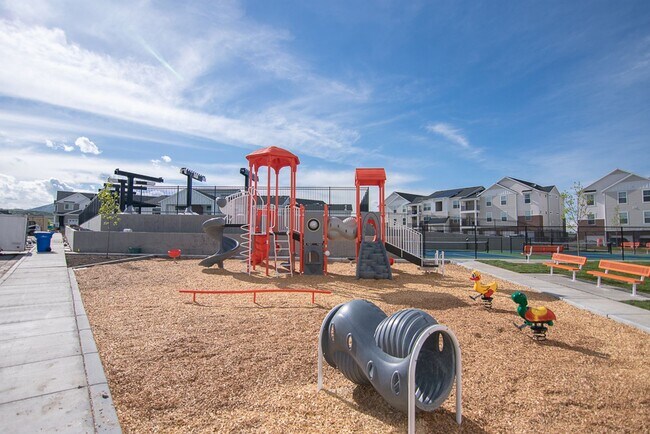 Building Photo - Gorgeous 4-Bedroom Townhome at the Exchang...