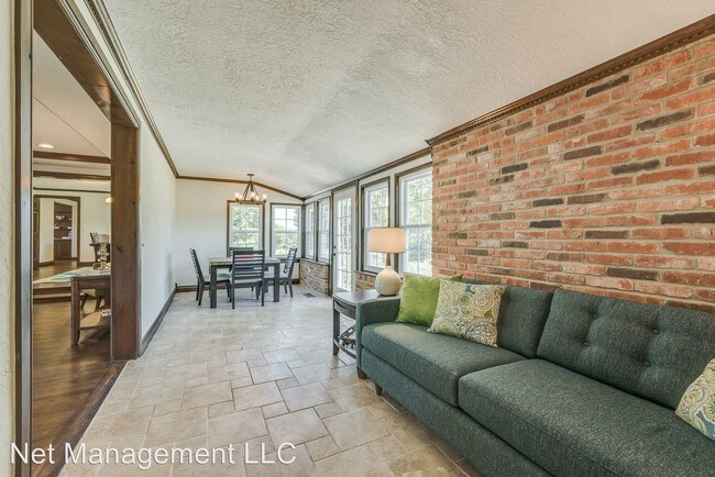 Foto del edificio - 333 84th Ave NE