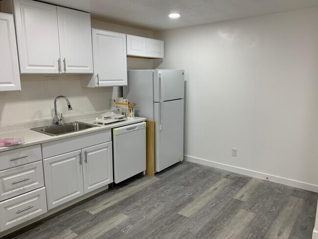 Building Photo - 1460 3920 W
