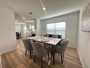 Building Photo - 11079 N Lake Mist Ln