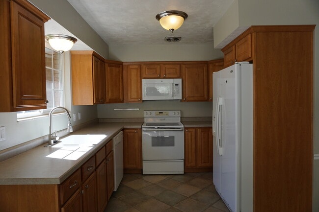 Building Photo - Quiet 5 Bedroom 3 Bath West Jordan Home