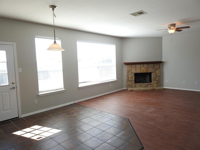 Building Photo - 235 Loon Lake Dr