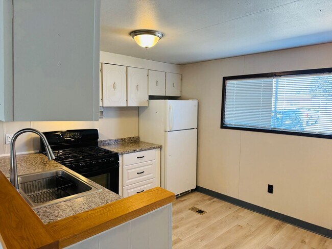 Foto del edificio - 2 Bedroom Just Remodeled Trailer in Billings Heights