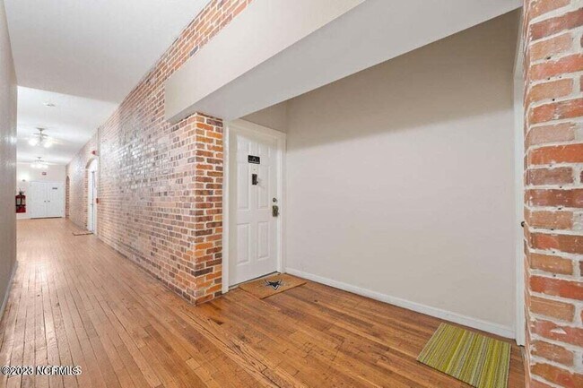 Building Photo - 304 N Front St