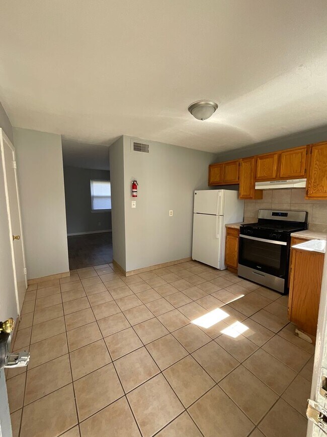 Foto del edificio - Absolutely Adorable two bedroom is move in ready!