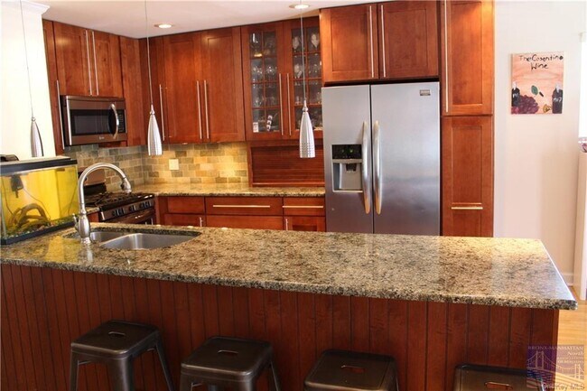 Foto del edificio - 1302 Waring Ave
