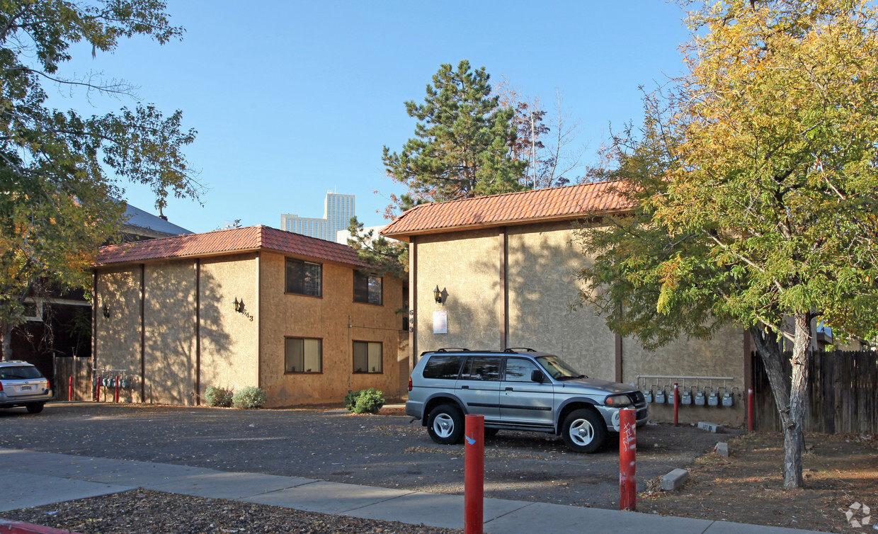Foto principal - 643 N Lake St