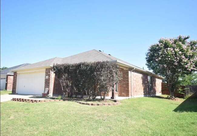 Building Photo - Beautiful 3 Bed 2 bath 2 car garage house ...