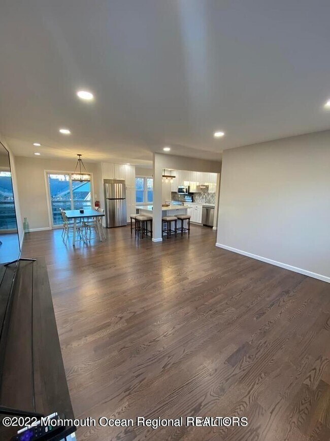 Building Photo - 300 Beachwood Blvd