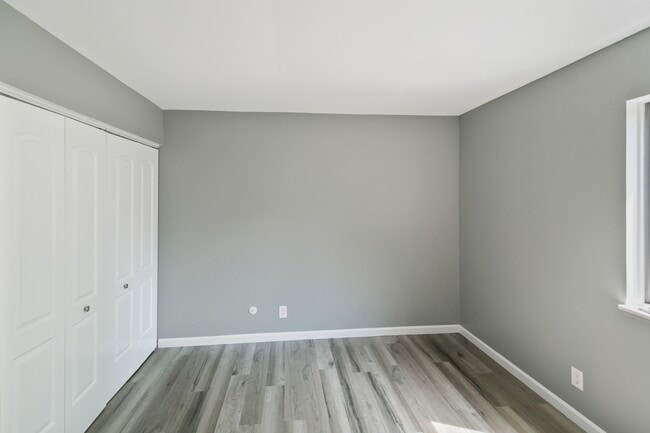 Building Photo - 164 Galewood Dr