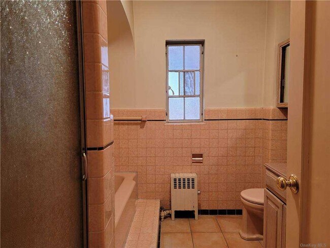 Foto del edificio - 64-30 Ellwell Crescent