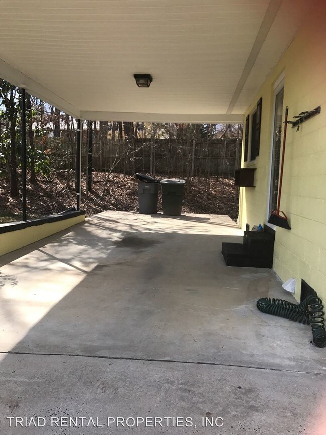 Building Photo - 2 br, 1 bath House - 185 DUBLIN RD EXT.