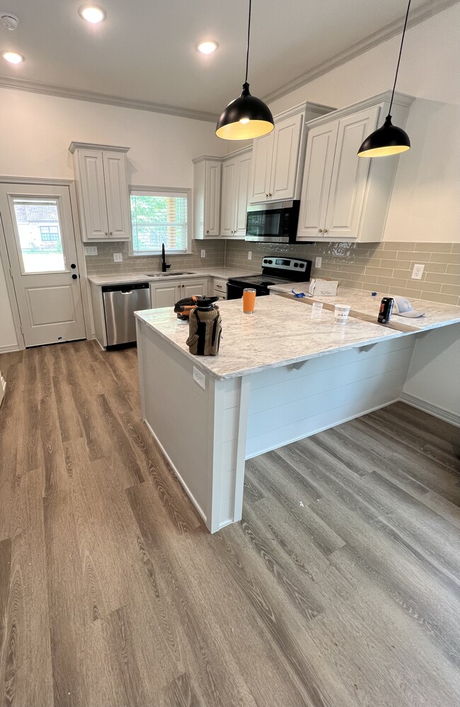 Building Photo - 2748 Royal Vlg Wy