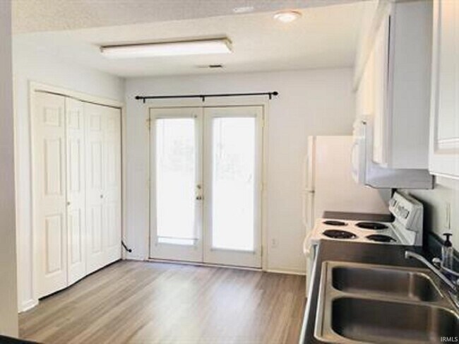 Foto del edificio - 3345 S Oaklawn Cir