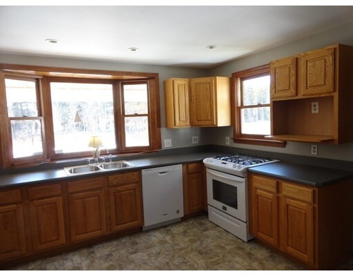 Building Photo - 211 Old Meetinghouse Rd