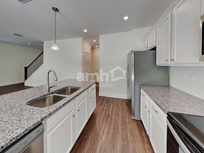 Foto del edificio - 5879 Hampton Creek Rd