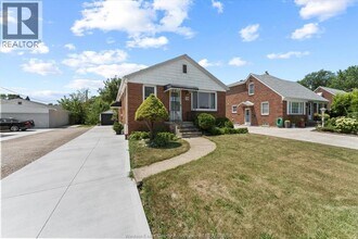Building Photo - 379 Lauzon Rd