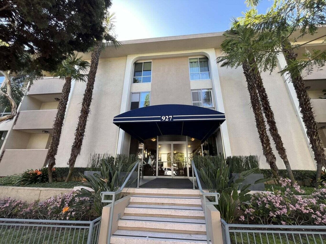 Foto principal - 927 Kings Rd