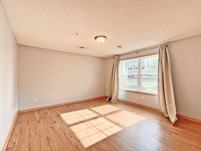 Foto del edificio - 11903 Emery Village Dr N