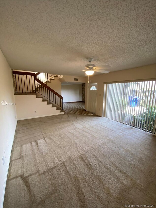 Foto principal - 8203 SW 23rd Ct