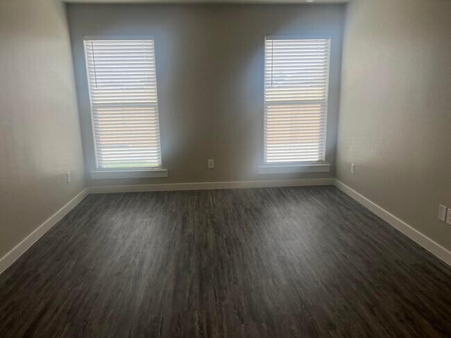 Foto del edificio - 1711 141st St