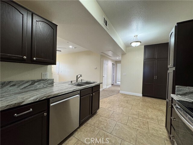 Foto del edificio - 41410 Juniper St