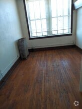 Building Photo - 11 1/2 N Van Buren Ave