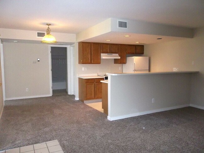 Foto del edificio - Fort Collins Condo Offering Comfort, Convenience, and Simple Living
